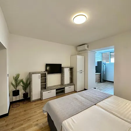 Crolivia Near Arena, Center Of