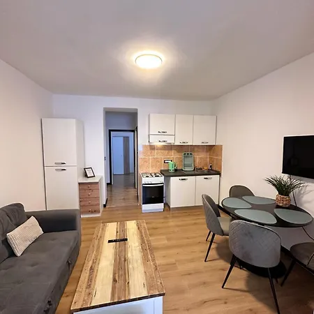 Apartman Crolivia Near Arena, Center Of Póla
