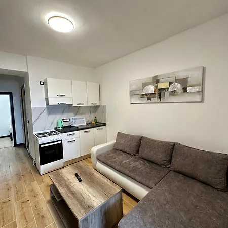 Crolivia Near Arena, Center Of * Pula