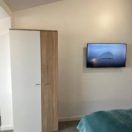 Crolivia Near Arena, Center Of