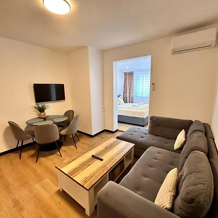 Crolivia Near Arena, Center Of * Pula