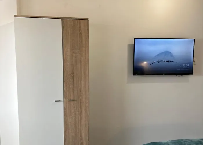 Crolivia Near Arena, Center Of