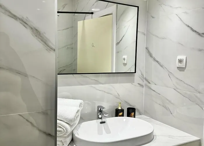 Crolivia Near Arena, Center Of