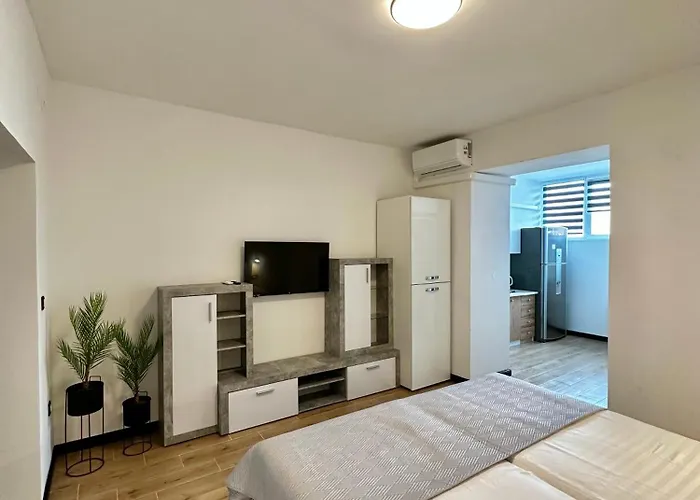 Crolivia Near Arena, Center Of